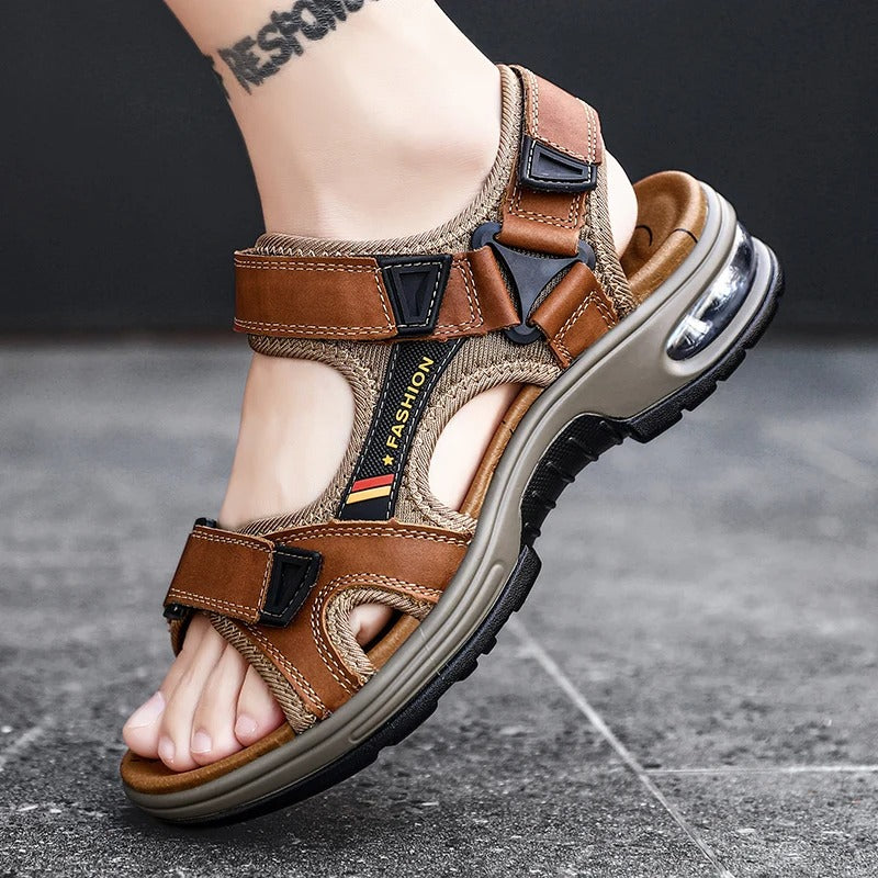 Einfache und atmungsaktive Sandalen für Männer