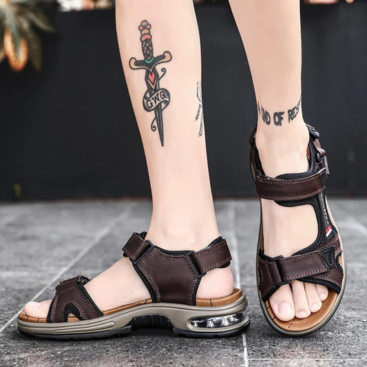 Einfache und atmungsaktive Sandalen für Männer