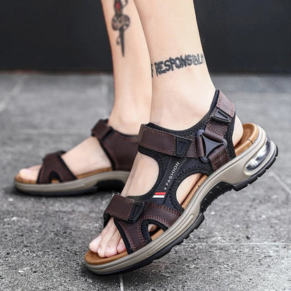 Einfache und atmungsaktive Sandalen für Männer