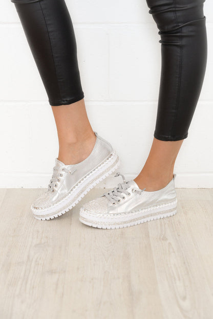 Sneakers mit flachem Boden und Strass