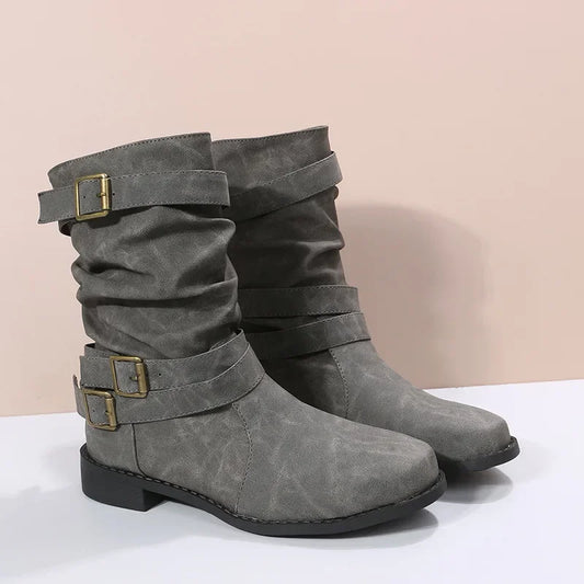 Moderne und stützende orthopädische Stiefel