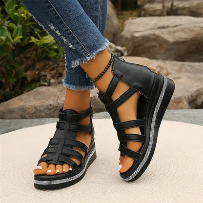 Strassbesetzte Keilsandalen